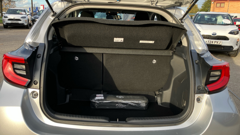 Toyota Yaris 1.5 Hybrid Design 5dr CVT Hybrid Hatchback